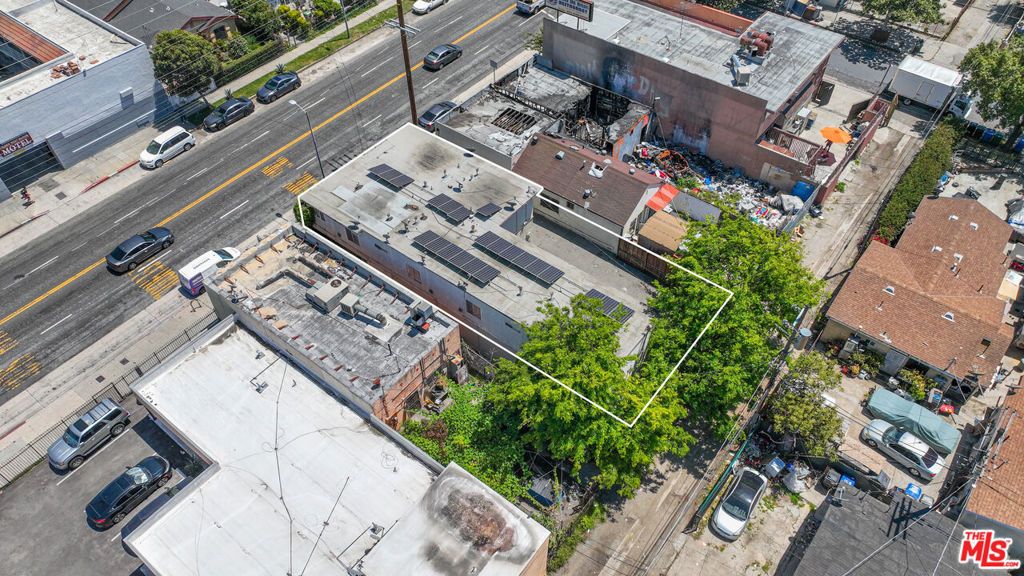 Image 13 of property listing at 3711 S Western Avenue, Los Angeles, CA 90018