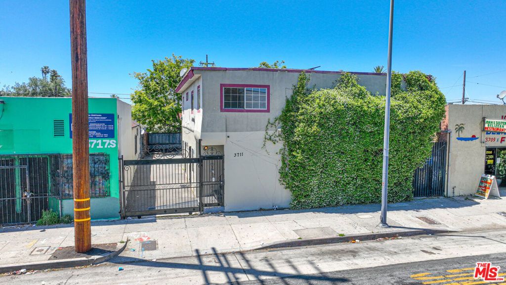 Image 3 of property listing at 3711 S Western Avenue, Los Angeles, CA 90018