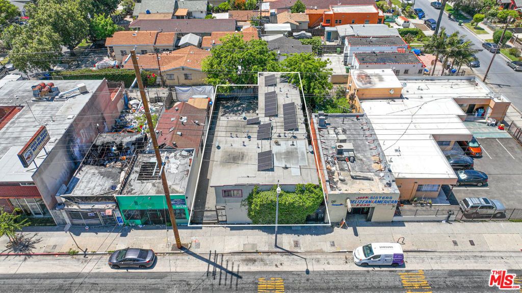 Image 4 of property listing at 3711 S Western Avenue, Los Angeles, CA 90018