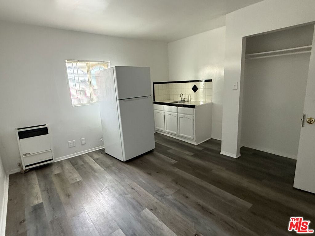Image 5 of property listing at 3711 S Western Avenue, Los Angeles, CA 90018