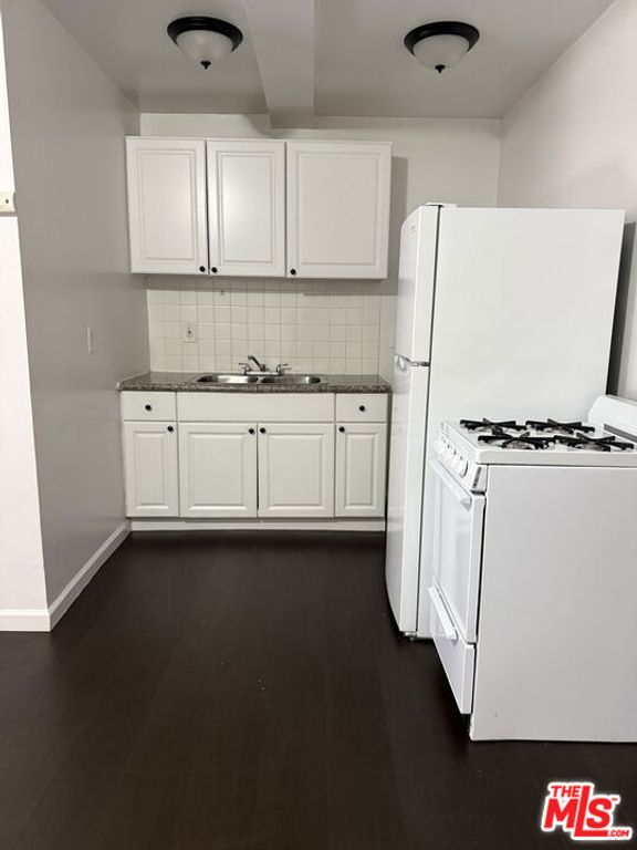 Image 8 of property listing at 3711 S Western Avenue, Los Angeles, CA 90018