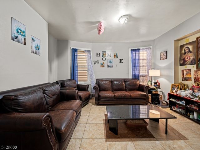 86 Pennington St, Paterson City, NJ 07501