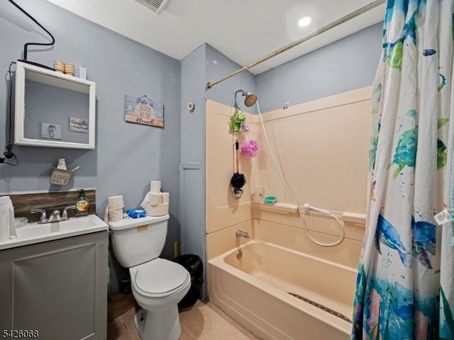 86 Pennington St, Paterson City, NJ 07501