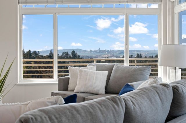 6070 Mazuela Dr., Oakland, CA 94611