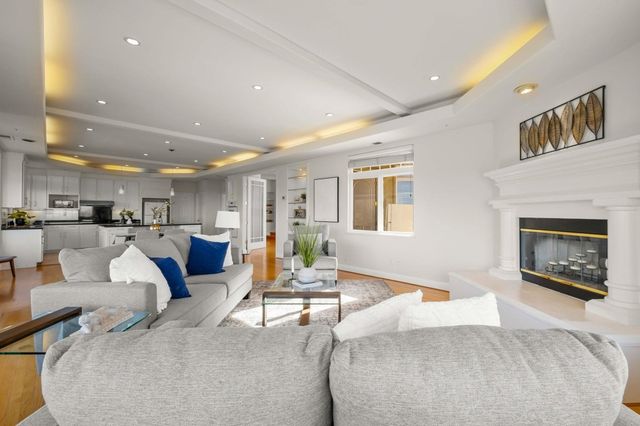 6070 Mazuela Dr., Oakland, CA 94611