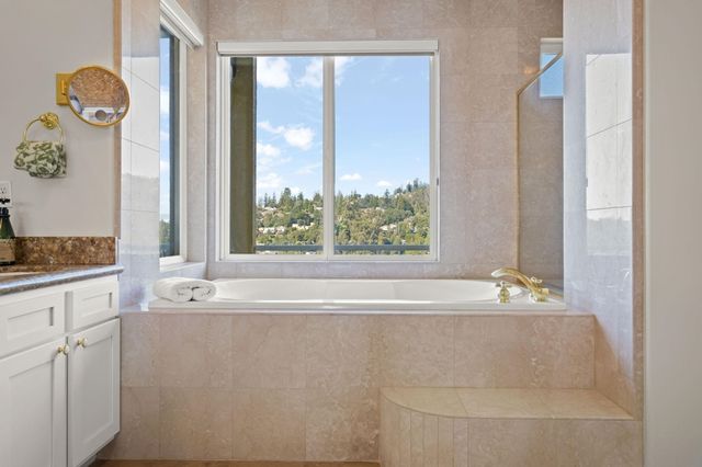 6070 Mazuela Dr., Oakland, CA 94611