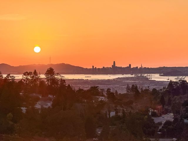 6070 Mazuela Dr., Oakland, CA 94611