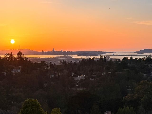 6070 Mazuela Dr., Oakland, CA 94611