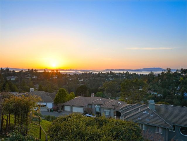 6070 Mazuela Dr., Oakland, CA 94611