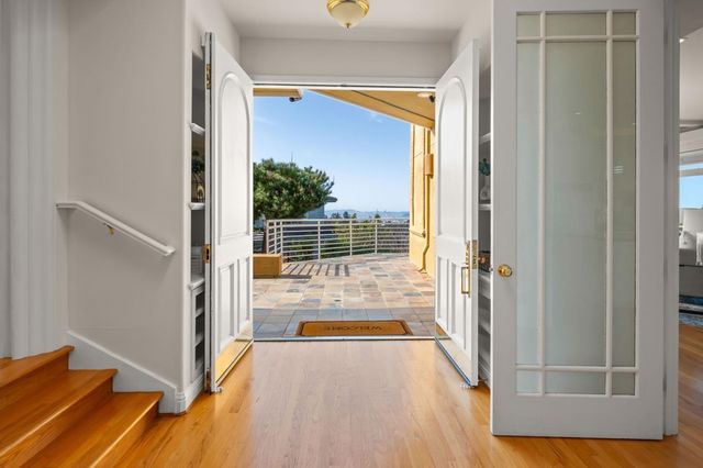 6070 Mazuela Dr., Oakland, CA 94611