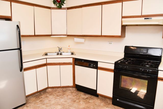 34228 N Birch Lane 27c, Gurnee, IL 60031