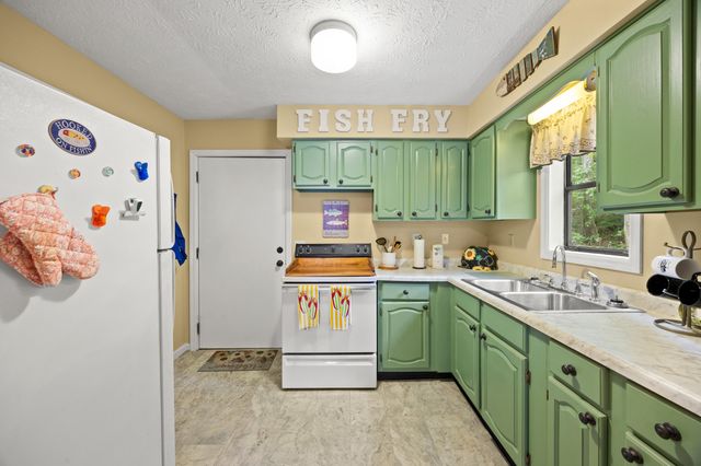 1830 Calk Lake Road, Jeffersonville, KY 40337