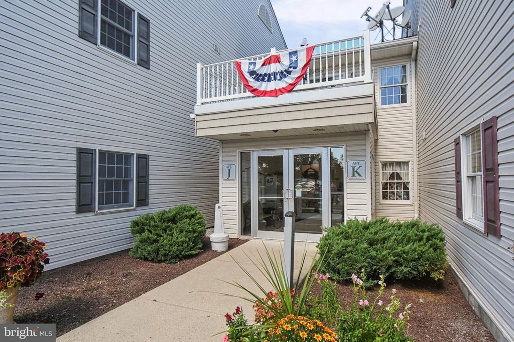 2461 E HIGH ST #LI, Pottstown, PA 19464 — exterior