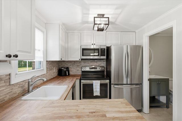 89 Fieldstone Drive, Londonderry, NH 03079