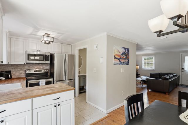 89 Fieldstone Drive, Londonderry, NH 03079