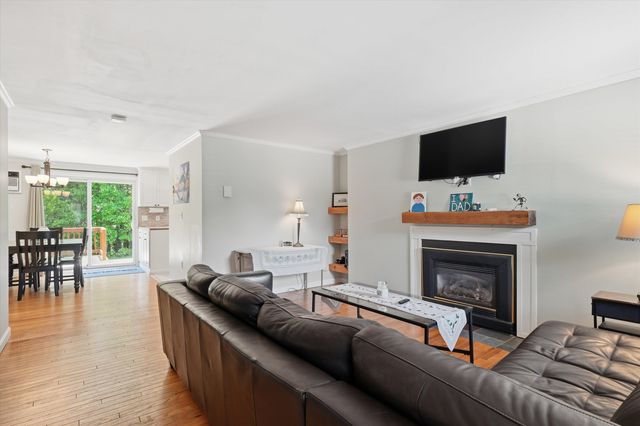 89 Fieldstone Drive, Londonderry, NH 03079