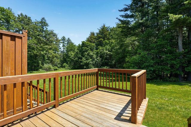 89 Fieldstone Drive, Londonderry, NH 03079