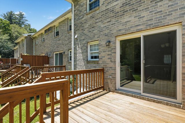 89 Fieldstone Drive, Londonderry, NH 03079