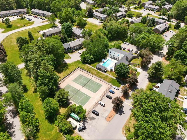 89 Fieldstone Drive, Londonderry, NH 03079