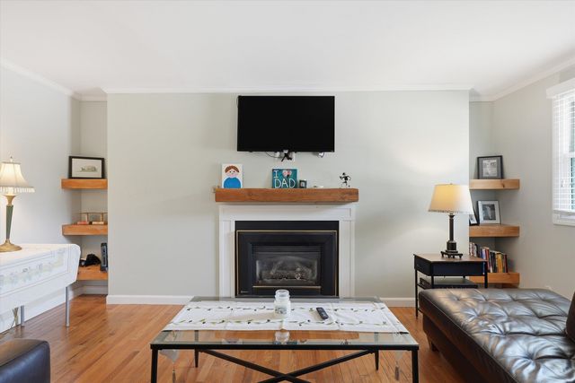 89 Fieldstone Drive, Londonderry, NH 03079