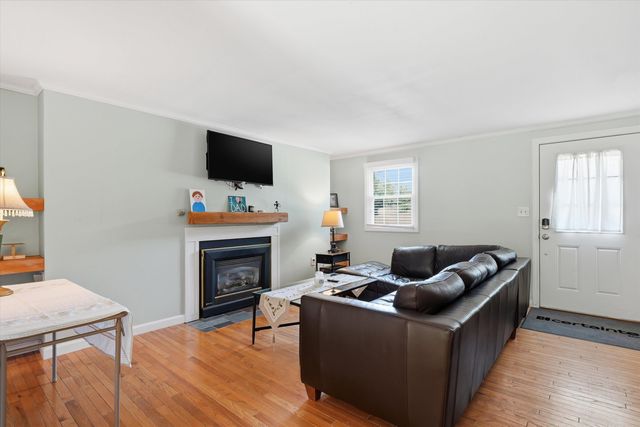 89 Fieldstone Drive, Londonderry, NH 03079