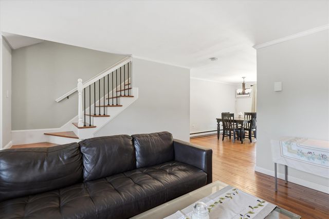 89 Fieldstone Drive, Londonderry, NH 03079