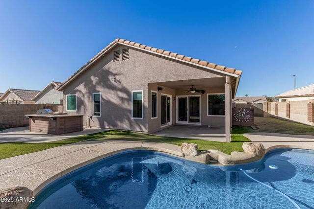 1567 N Tucana Court, Gilbert, AZ 85234