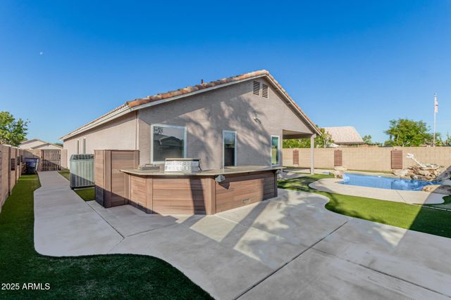 1567 N Tucana Court, Gilbert, AZ 85234