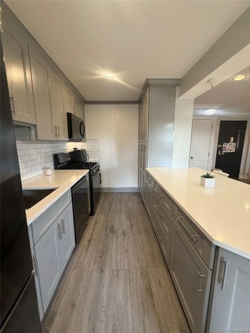 151-35 84th Street 2M, Howard Beach, NY 11414