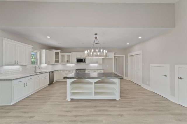 1900 Lezak Road, Sealy, TX 77474