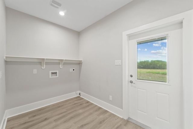 1900 Lezak Road, Sealy, TX 77474