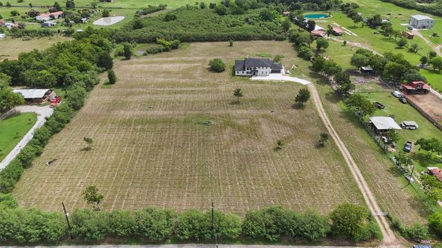 1900 Lezak Road, Sealy, TX 77474