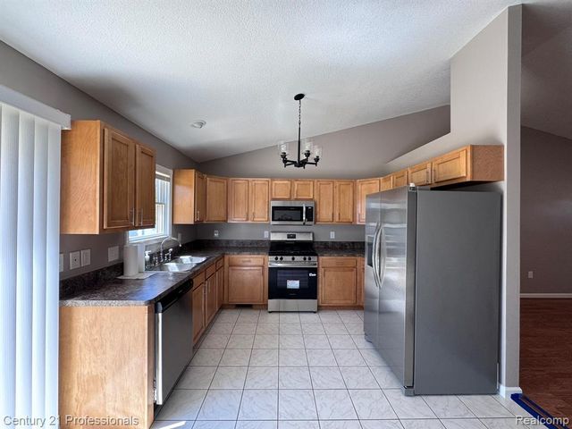 31495 Cambridge Street, Garden City, MI 48135