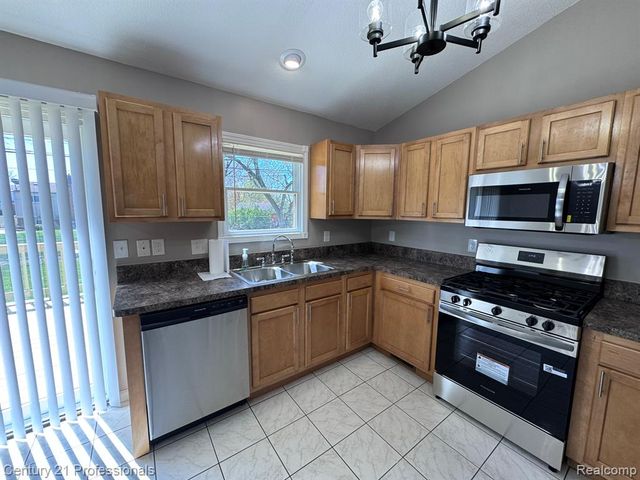 31495 Cambridge Street, Garden City, MI 48135