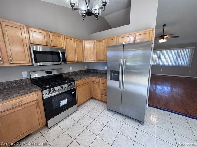 31495 Cambridge Street, Garden City, MI 48135