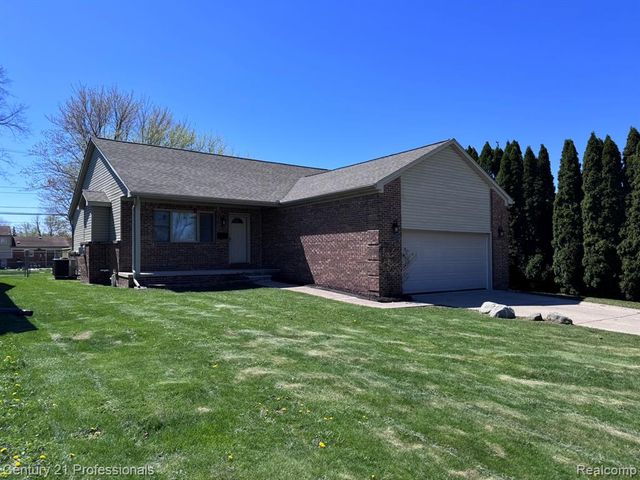31495 Cambridge Street, Garden City, MI 48135