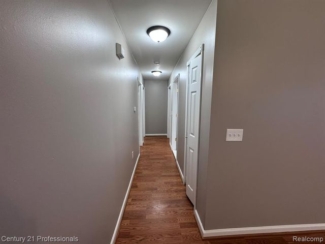 31495 Cambridge Street, Garden City, MI 48135