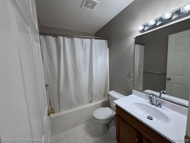 31495 Cambridge Street, Garden City, MI 48135