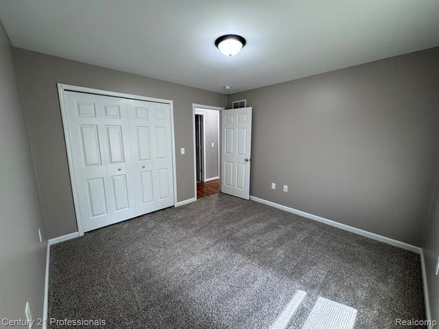 31495 Cambridge Street, Garden City, MI 48135