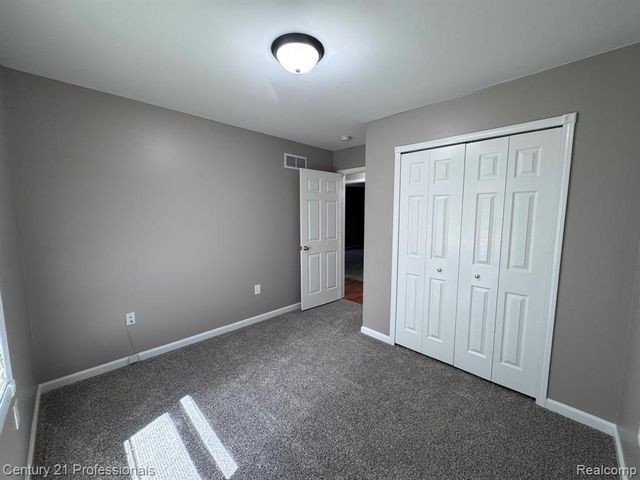 31495 Cambridge Street, Garden City, MI 48135