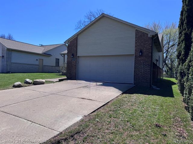 31495 Cambridge Street, Garden City, MI 48135