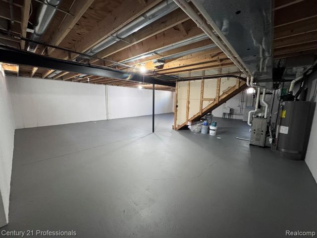 31495 Cambridge Street, Garden City, MI 48135