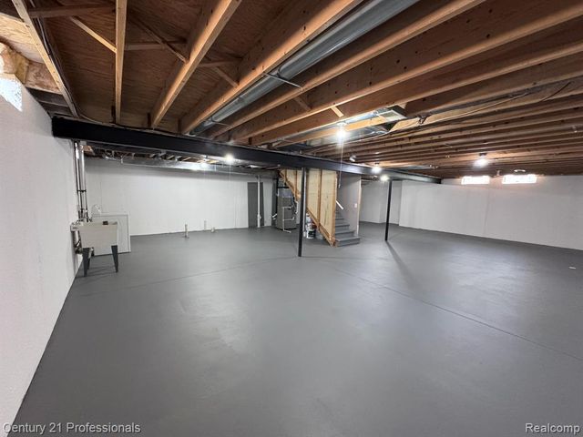 31495 Cambridge Street, Garden City, MI 48135