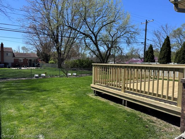 31495 Cambridge Street, Garden City, MI 48135