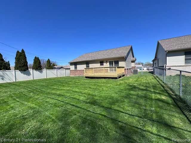 31495 Cambridge Street, Garden City, MI 48135