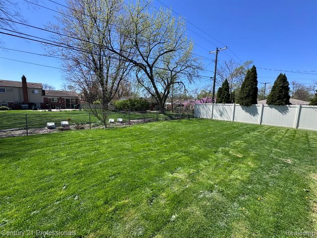 31495 Cambridge Street, Garden City, MI 48135