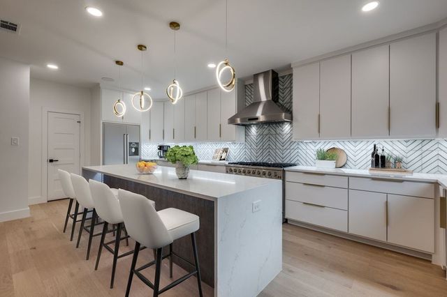 1018 Grandview Avenue, Dallas, TX 75223