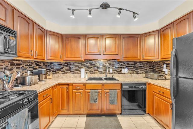 8556 Brecksville Road, Brecksville, OH 44141