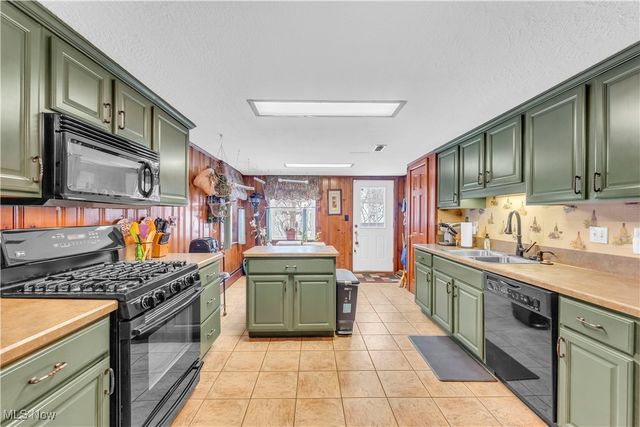 8556 Brecksville Road, Brecksville, OH 44141