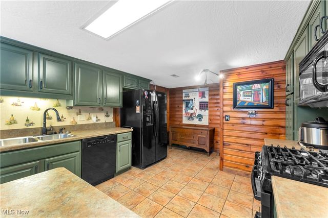 8556 Brecksville Road, Brecksville, OH 44141